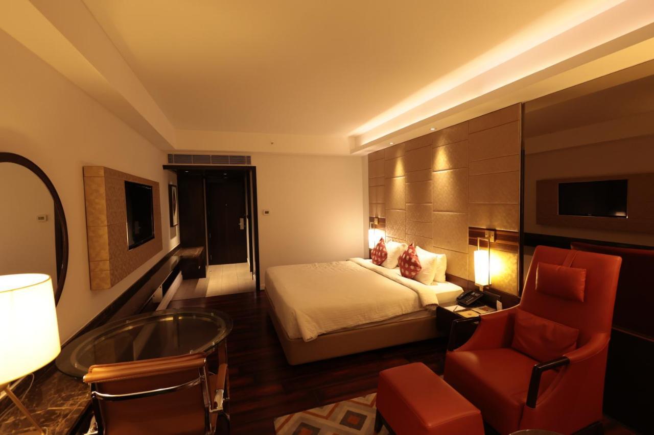 Cenneys Gateway Hotel