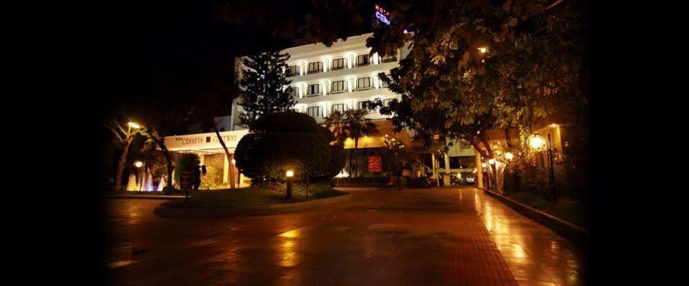 Cenneys Gateway Hotel Salem