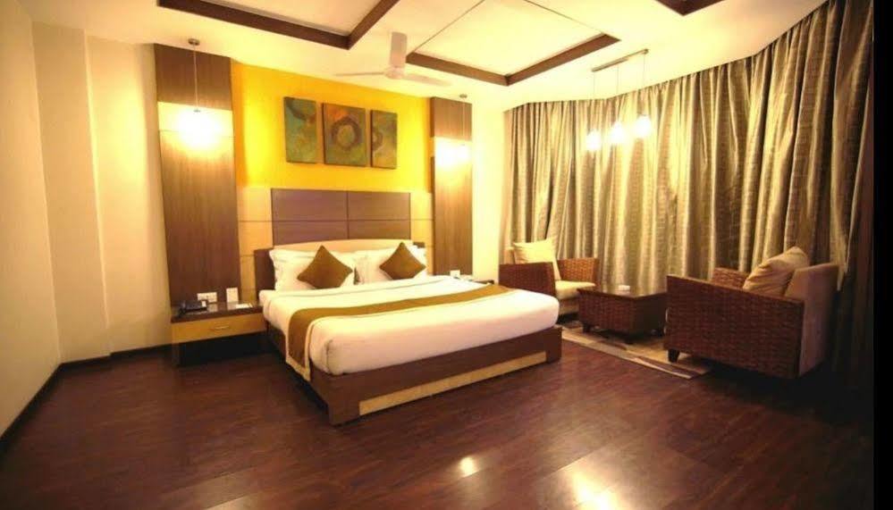 Cenneys Gateway Hotel
